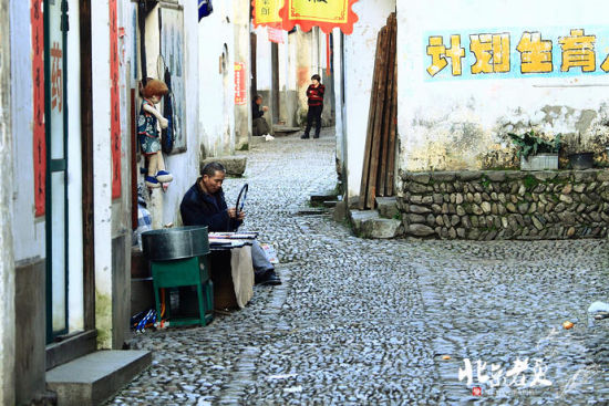 石子铺出来的路，很特别