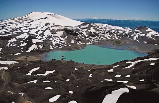 智利火山湖泊